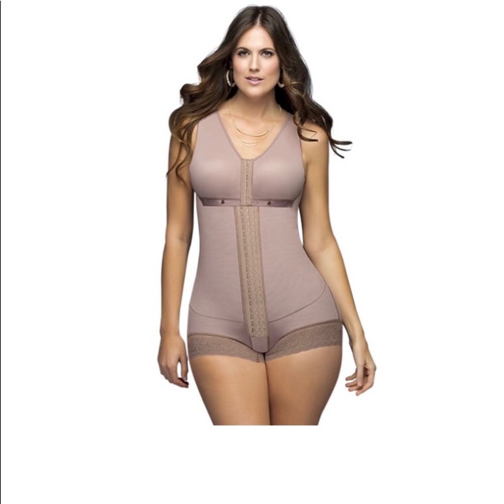 NWT Fajas D’prada